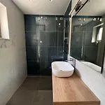 Beachfront Comfort Sinajko 3* ポドゥゴラ