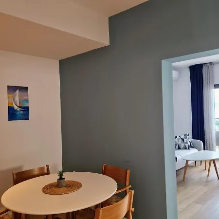 Beachfront Comfort Sinajko 招待所