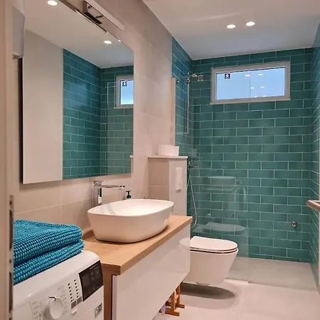 بيت ضيافة Beachfront Comfort Sinajko بودغورا