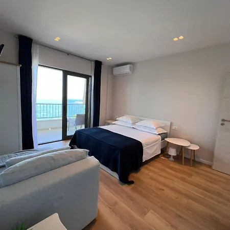 Beachfront Comfort Sinajko 3* 伯德古拉