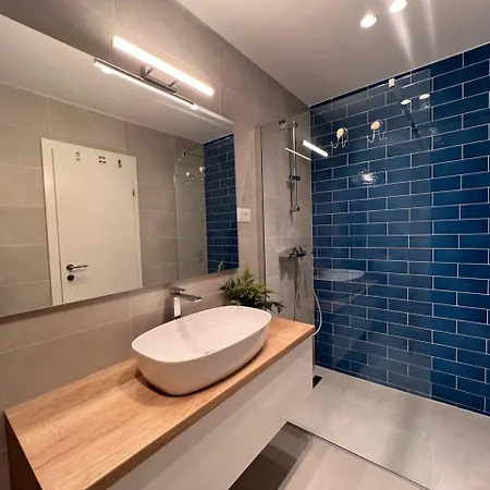 Beachfront Comfort Sinajko بيت ضيافة 3*