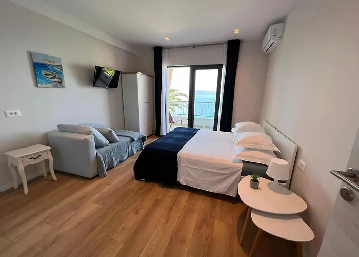 Beachfront Comfort Sinajko Gostinjska kuća 3*